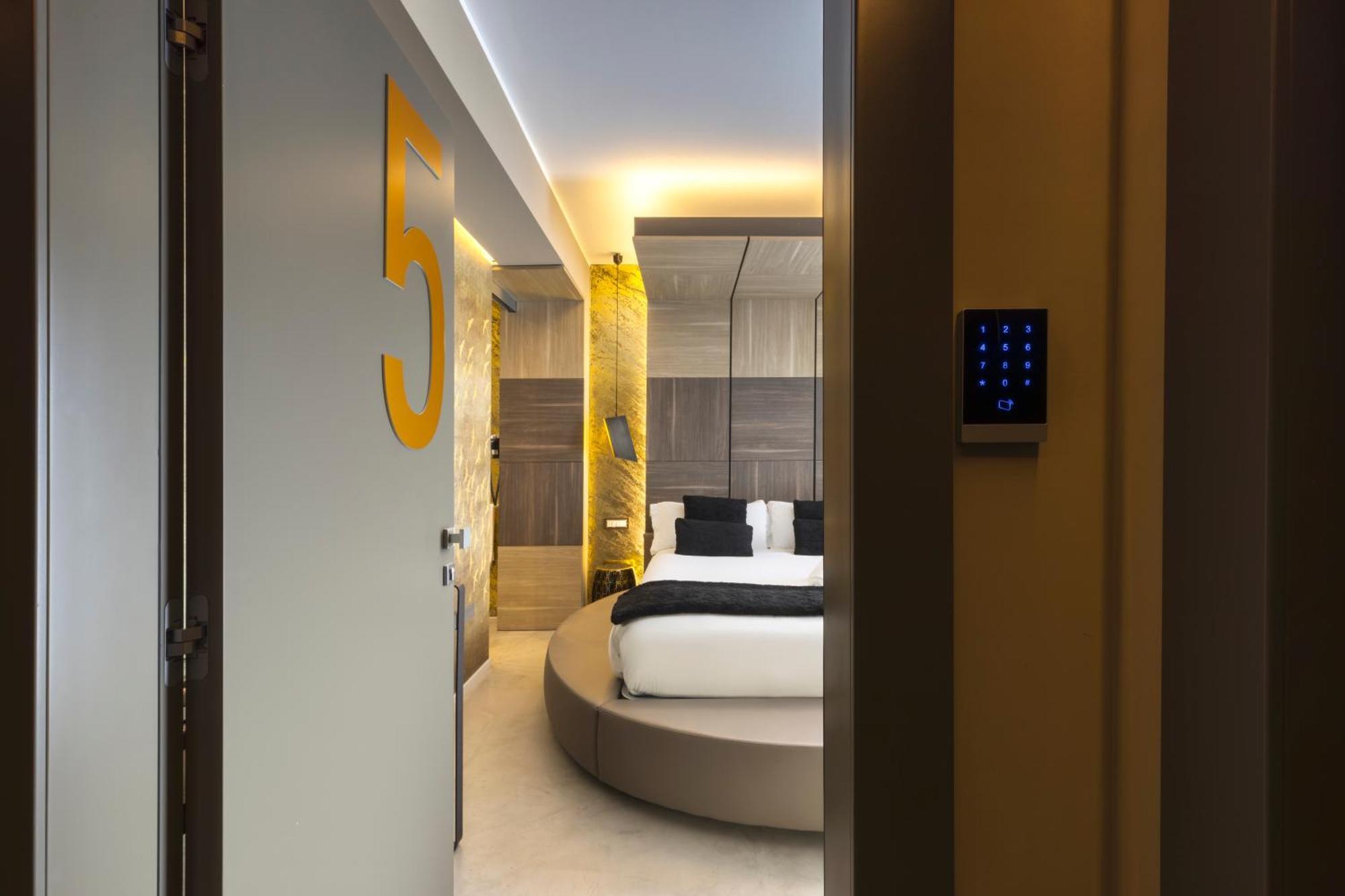 Bed and Breakfast Milestone (Adults Only) Quartu SantʼElena Exterior foto
