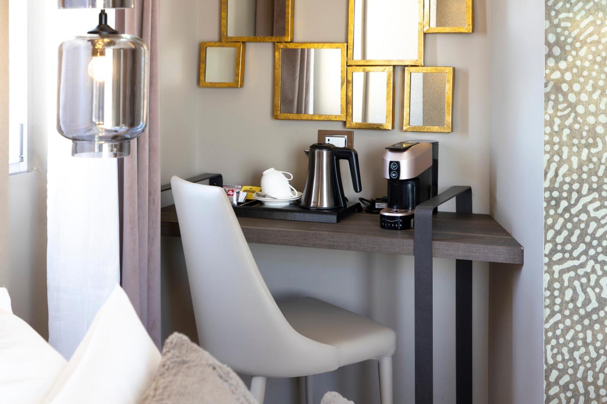 Bed and Breakfast Milestone (Adults Only) Quartu SantʼElena Exterior foto